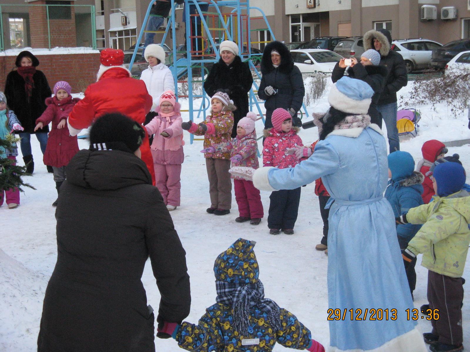 Детский праздник у елочки 2013 год